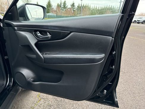 Used 2018 Nissan Rogue SL w/ Premium Package image 26