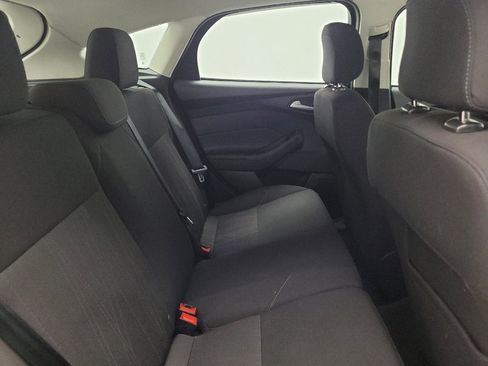 Used 2018 Ford Focus SE w/ Cold Weather Package FWD image 19