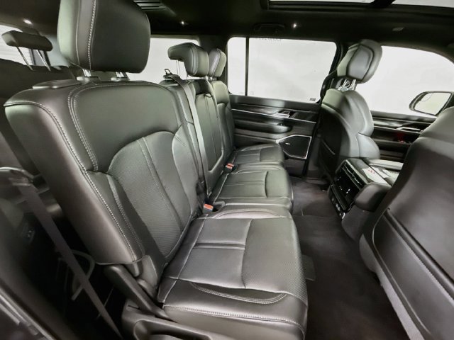 Used 2023 Jeep Wagoneer L 2WD w/ Premium Group I image 29