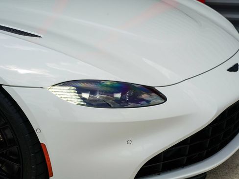 Used 2023 Aston Martin V8 Vantage Coupe RWD image 5