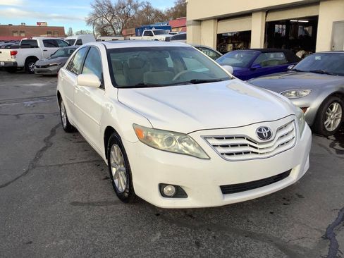 Used 2011 Toyota Camry XLE image 5