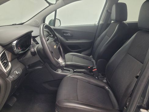 Used 2020 Chevrolet Trax LT w/ Driver Confidence Package FWD image 17