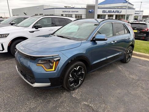 Certified 2023 Kia Niro Wave w/ Wave Preserve Package FWD image 1