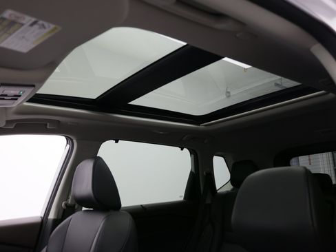 Used 2023 Nissan Rogue SV w/ SV Premium B Package FWD image 5