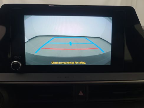 Used 2025 Toyota Prius LE image 30