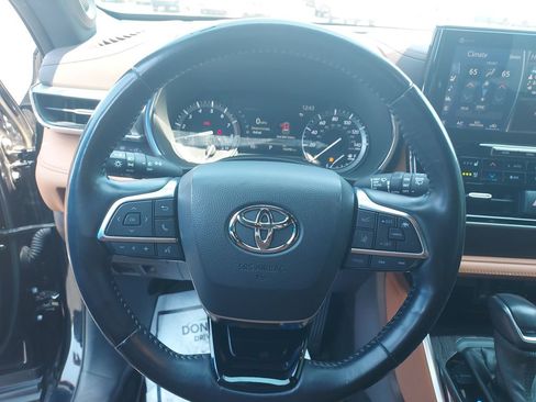 Used 2021 Toyota Highlander Platinum AWD/4WD image 17