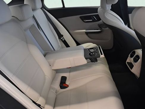 Used 2023 Mercedes-Benz C 300 4MATIC Sedan image 17