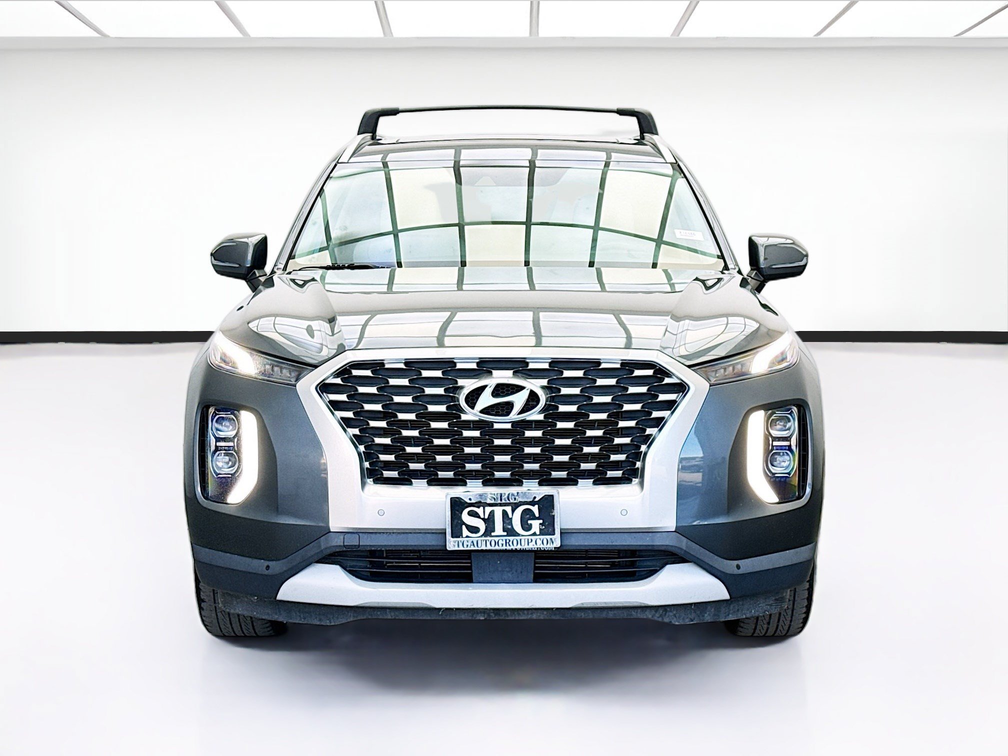 Used 2022 Hyundai Palisade SEL w/ Premium Package FWD image 2