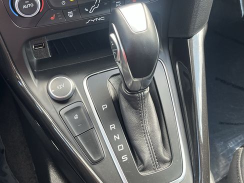 Used 2017 Ford Focus Titanium FWD image 23