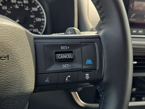 Used 2025 Nissan Rogue SV FWD image 19