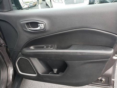Used 2018 Jeep Compass Latitude w/ Popular Equipment Group FWD image 19