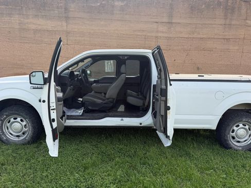 Used 2016 Ford F150 XL w/ Equipment Group 101A Mid AWD/4WD image 4