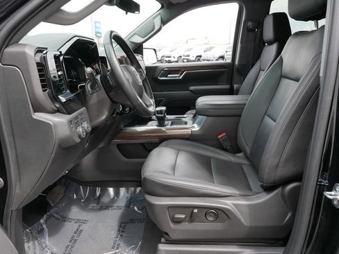 Used 2024 Chevrolet Silverado 1500 LT Trail Boss w/ LT Trail Boss Premium Package AWD/4WD image 16