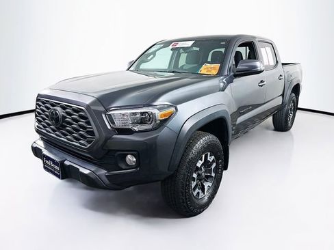 Certified 2022 Toyota Tacoma TRD Off-Road image 3