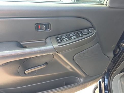 Used 2005 Chevrolet Silverado 2500 LS w/ Skid Plate Package AWD/4WD image 16