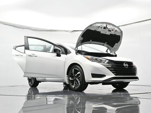 New 2025 Nissan Versa SR w/ Trunk Package FWD image 54