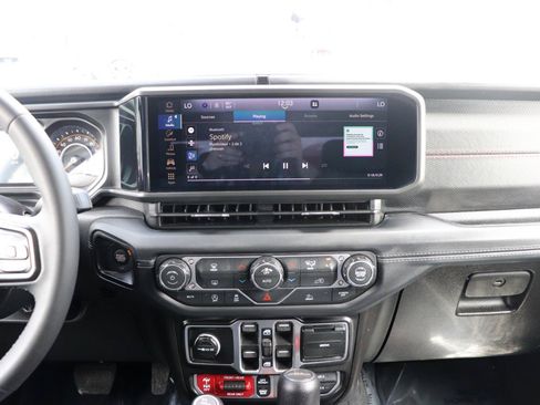 Used 2026 Jeep Gladiator Rubicon AWD/4WD image 19