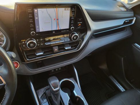 Used 2021 Toyota Highlander Limited image 24