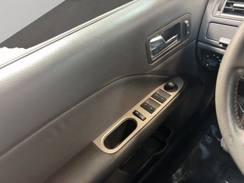 Used 2010 Ford Fusion SEL image 12