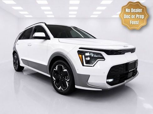 Used 2023 Kia Niro Wave w/ Wave Preserve Package FWD image 2