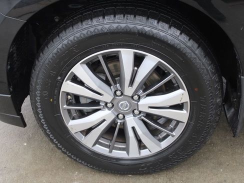 Used 2019 Nissan Pathfinder S image 11