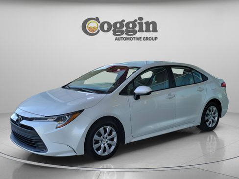 Used 2023 Toyota Corolla LE image 2