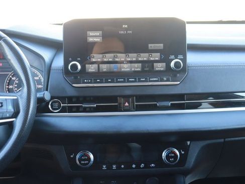 Used 2024 Mitsubishi Outlander SE image 17