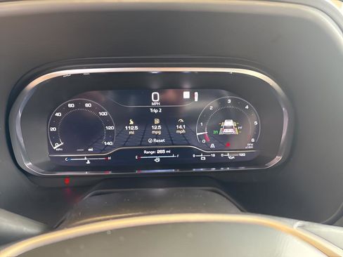 Used 2023 GMC Yukon SLT w/ SLT Premium Package image 12