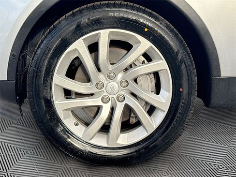 Used 2018 Land Rover Discovery HSE image 35