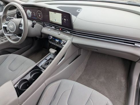 Used 2025 Hyundai Elantra SEL FWD image 26