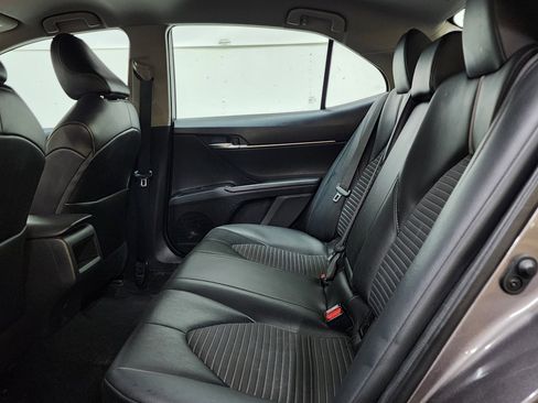 Used 2020 Toyota Camry SE FWD image 16