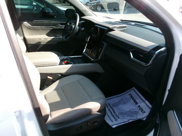 Used 2024 GMC Acadia Elevation FWD image 5