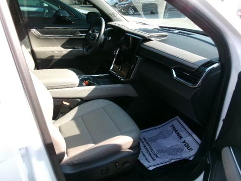 Used 2024 GMC Acadia Elevation FWD image 5