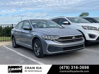 Used 2024 Volkswagen Jetta SE FWD video 1