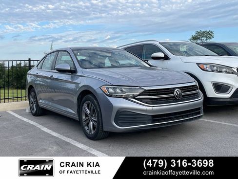 Used 2024 Volkswagen Jetta SE FWD image 1