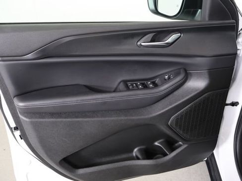 Used 2025 Jeep Grand Cherokee Laredo X RWD image 19