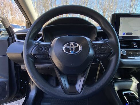 Used 2025 Toyota Corolla LE image 33