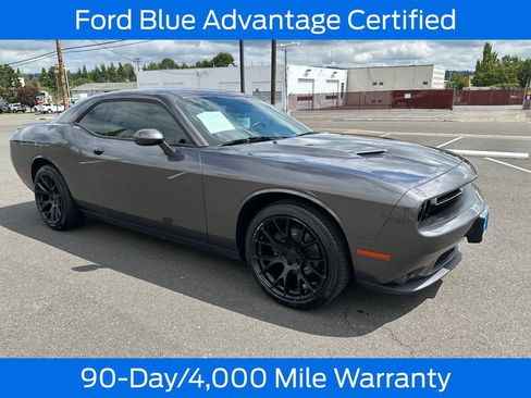 Used 2018 Dodge Challenger SXT RWD image 10