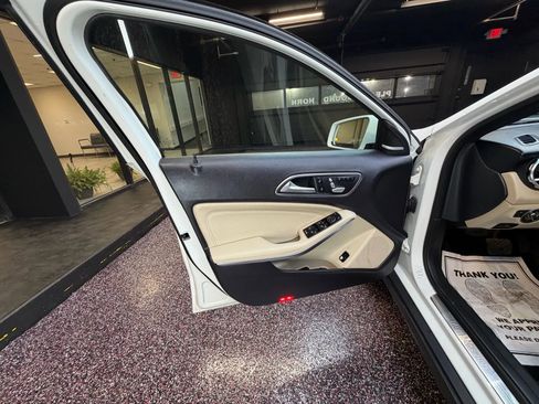 Used 2019 Mercedes-Benz GLA 250 4MATIC image 14