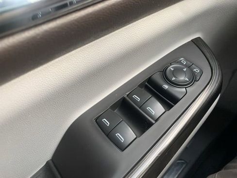 Used 2018 GMC Acadia SLT image 19