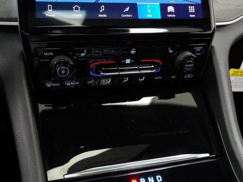 Certified 2025 Jeep Grand Cherokee Limited AWD/4WD image 36