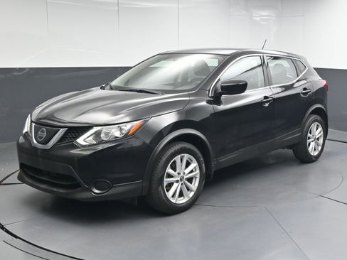 Used 2019 Nissan Rogue Sport S w/ Appearance Package image 4