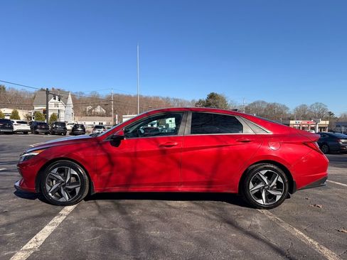 Used 2023 Hyundai Elantra Limited FWD image 13