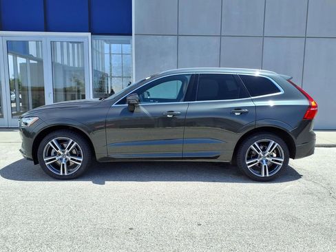Used 2020 Volvo XC60 T5 Momentum w/ Protection Package Premier AWD/4WD image 3