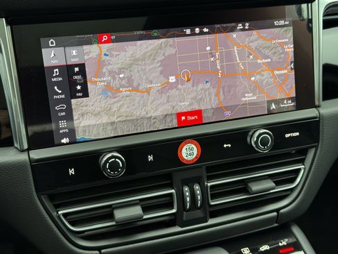 Used 2025 Porsche Macan image 20