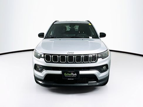 Used 2025 Jeep Compass Latitude image 2