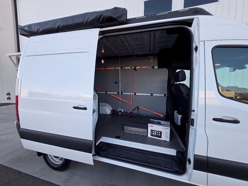 Used 2022 Mercedes-Benz Sprinter 2500 image 11