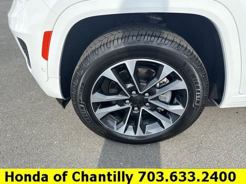 Used 2024 Jeep Grand Cherokee L Overland w/ Luxury Tech Group IV AWD/4WD image 30