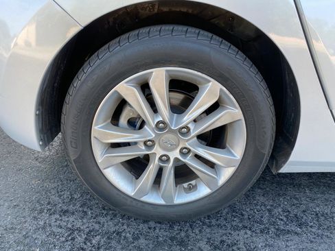 Used 2014 Hyundai Elantra GT FWD image 13