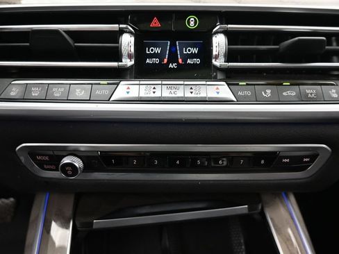 Used 2022 BMW X7 xDrive40i w/ Premium Package AWD/4WD image 25